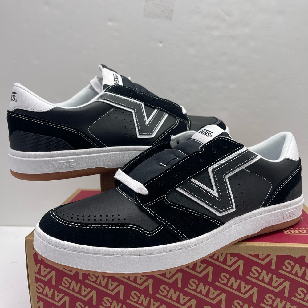 Vans • Men's Black and White Lowland 2.0
Black/White
VN000D6RBZW Sneakers Skate - Picture 9 of 16